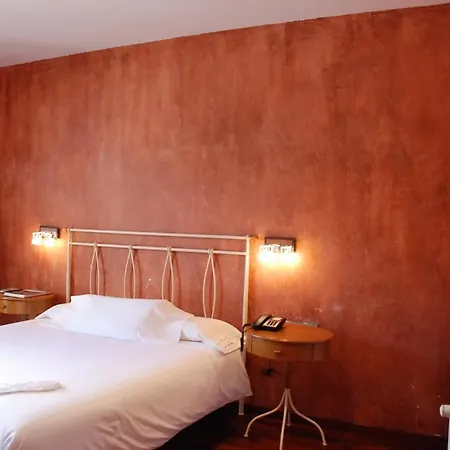 Dom Hotel